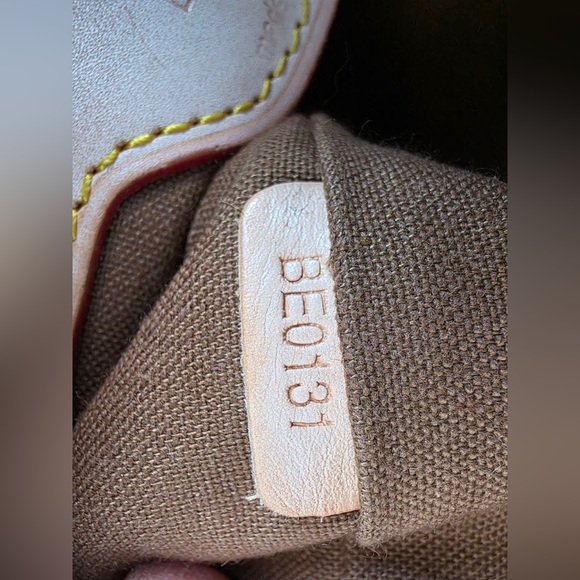 Authentic Louis Vuitton Monogram Bosphore Backpack – Made in France (2009) - Picture 2 of 15